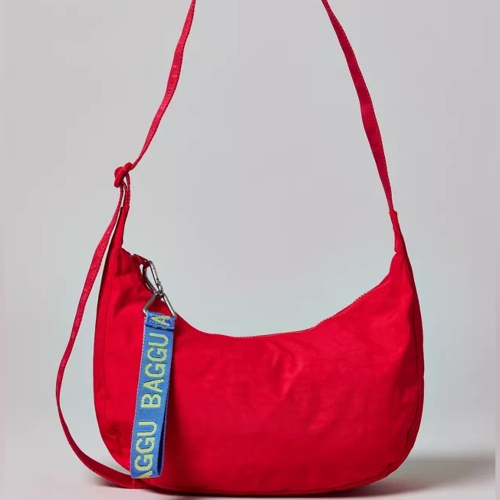 BAGGU Red Crossbody Shoulder Bag with Branded Blue Strap Accent